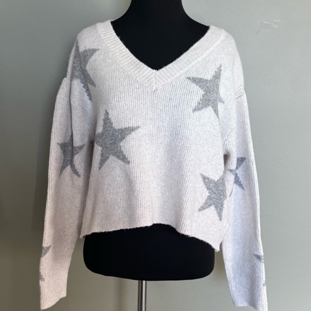 Hippie Rose White and Gray Star V-Neck Sweater